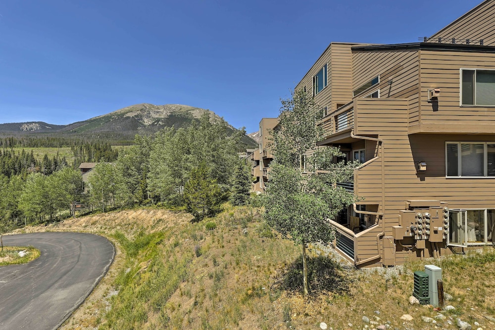Stunning Mountain Views: Silverthorne Condo! view 3