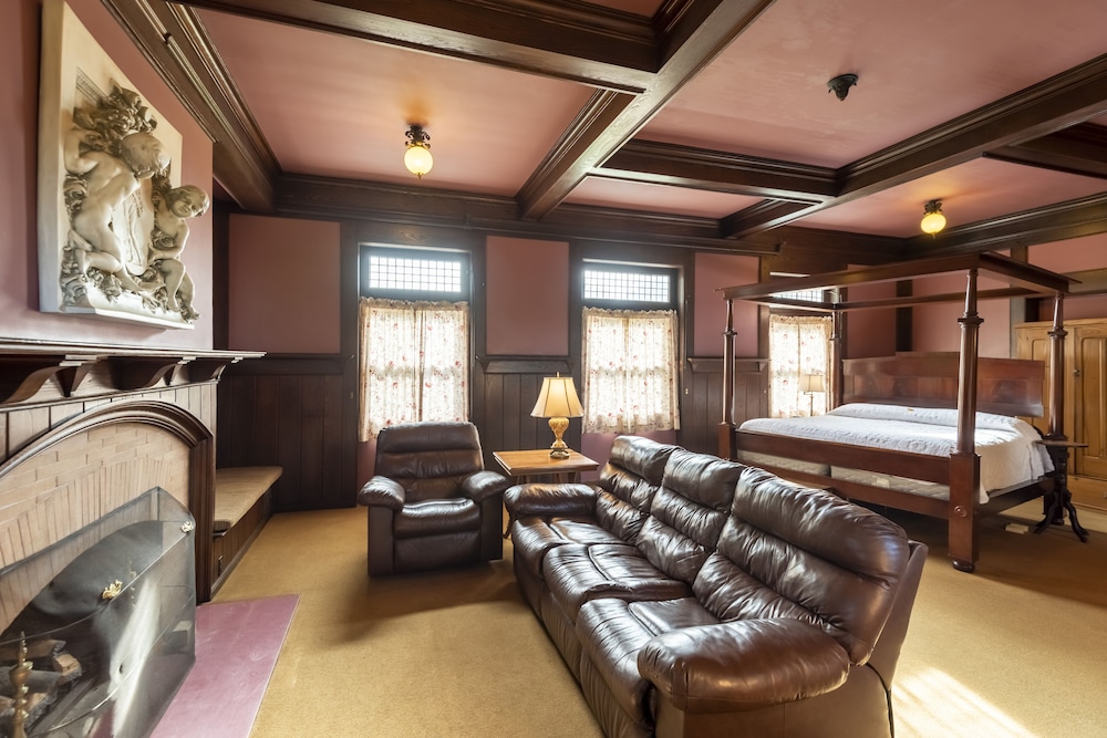 White Springs Manor a Belhurst Property
