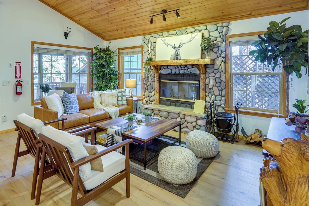 Big Bear Lake Retreat w/ Game Room: 1 Mi to Slopes view 2