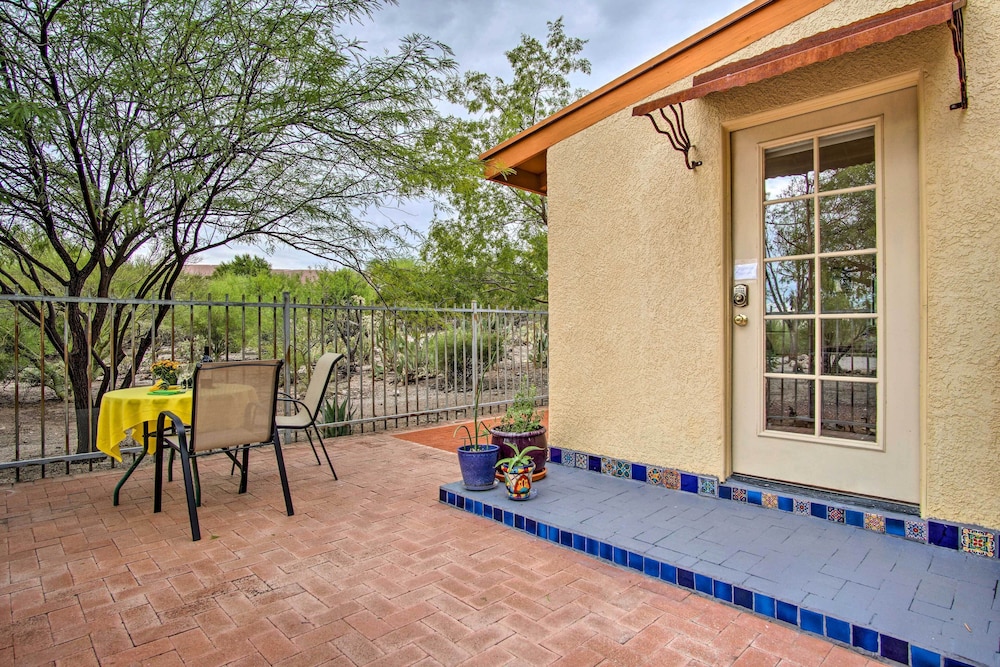 Charming Tucson Casita Near Hiking & Biking! view 5