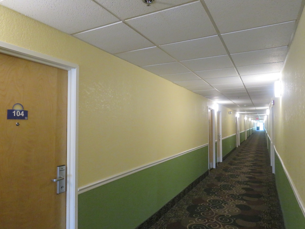 Days Inn by Wyndham Hillsdale - Property Image 24