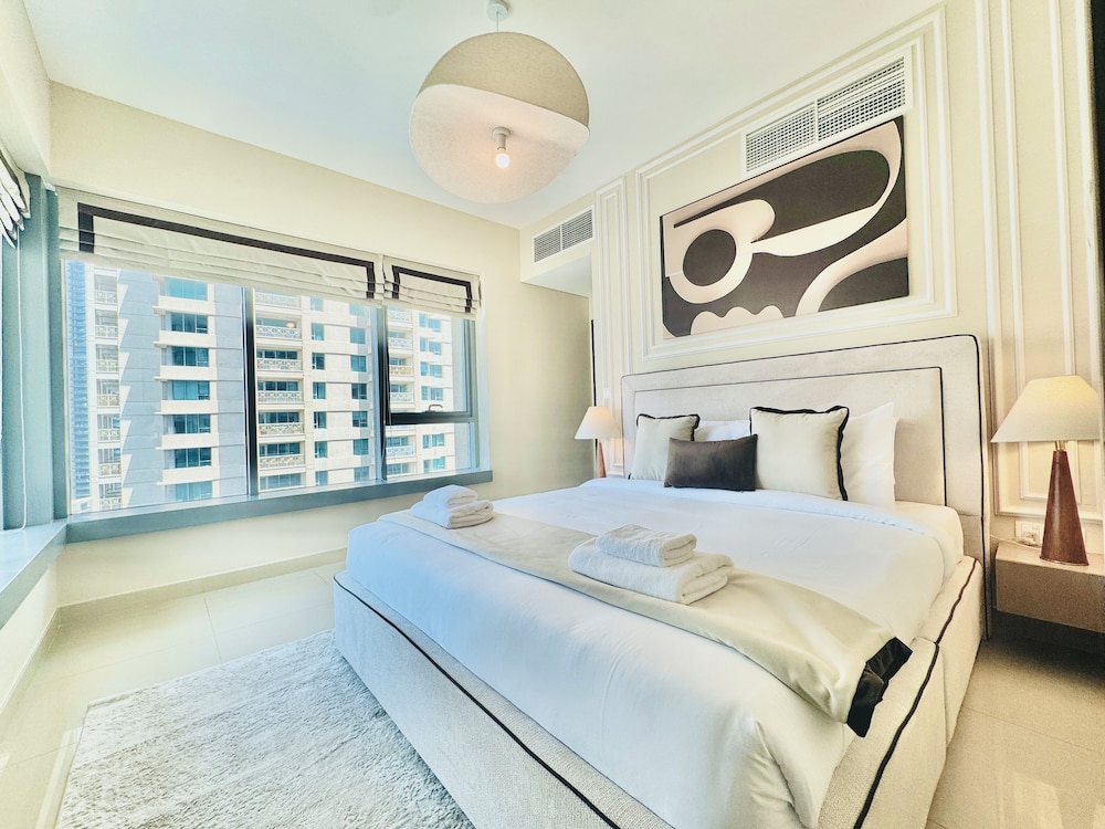 Venduras Sleek 1BR Near Burj Khalifa