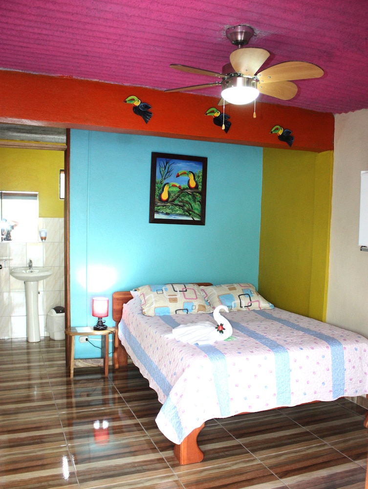 Cabinas Cascada Rio Celeste