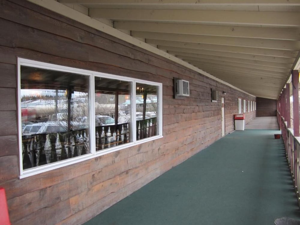 Airport Chalet