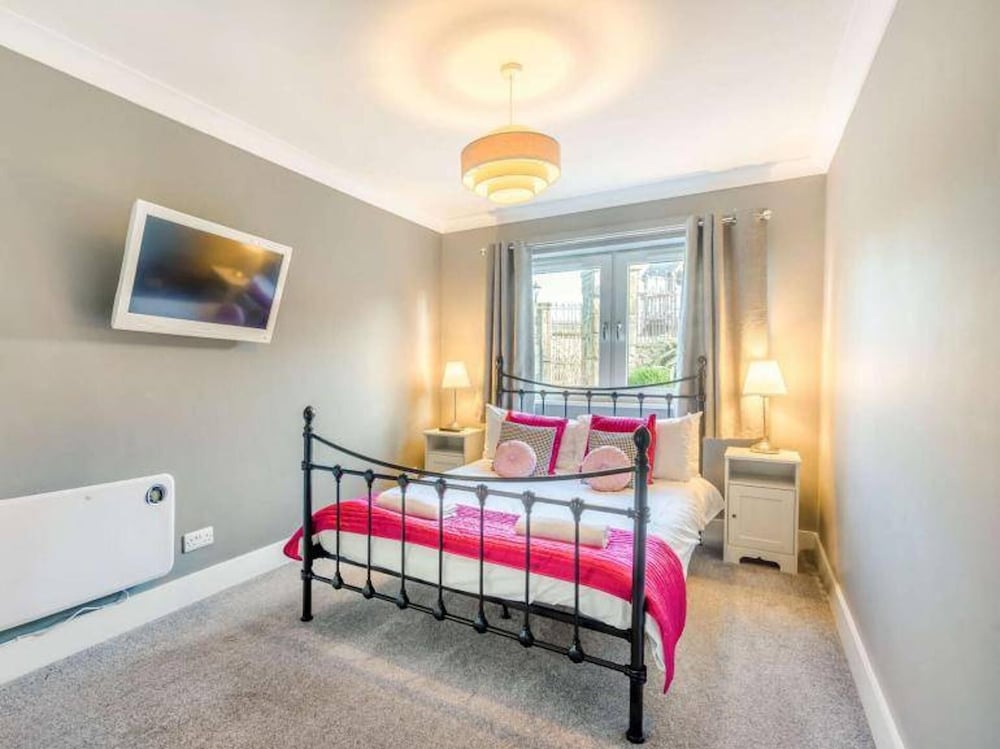 Sleeps 10 - Hot tub - Pool Table - Play Park