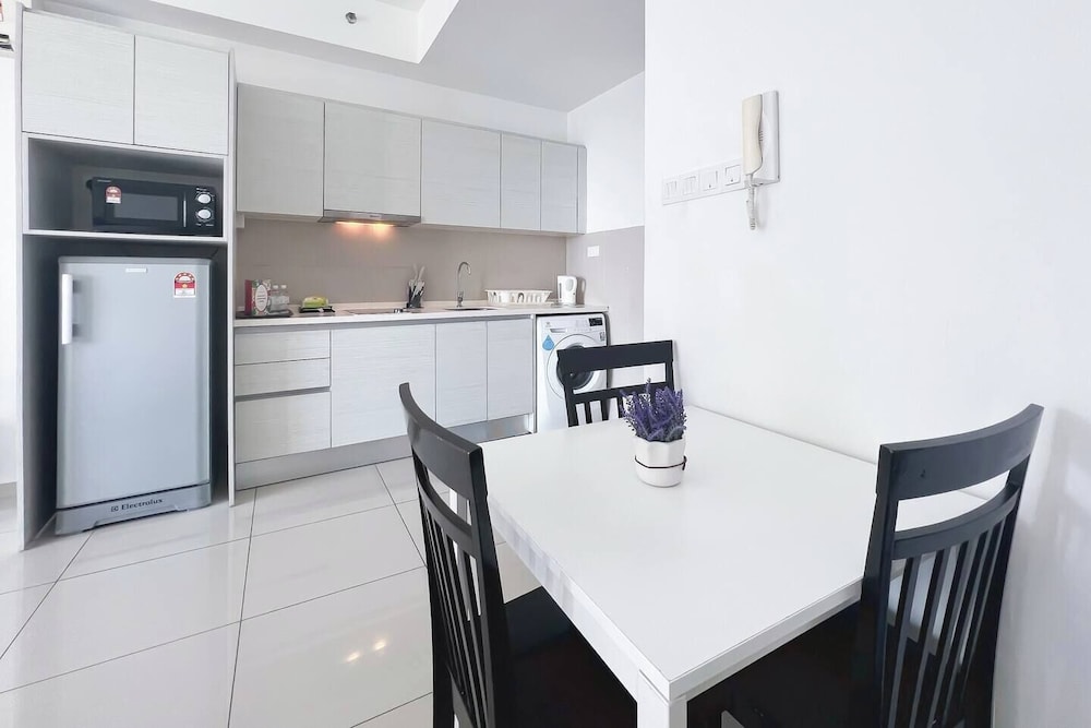 ICity Luxury Condo by Smarthome