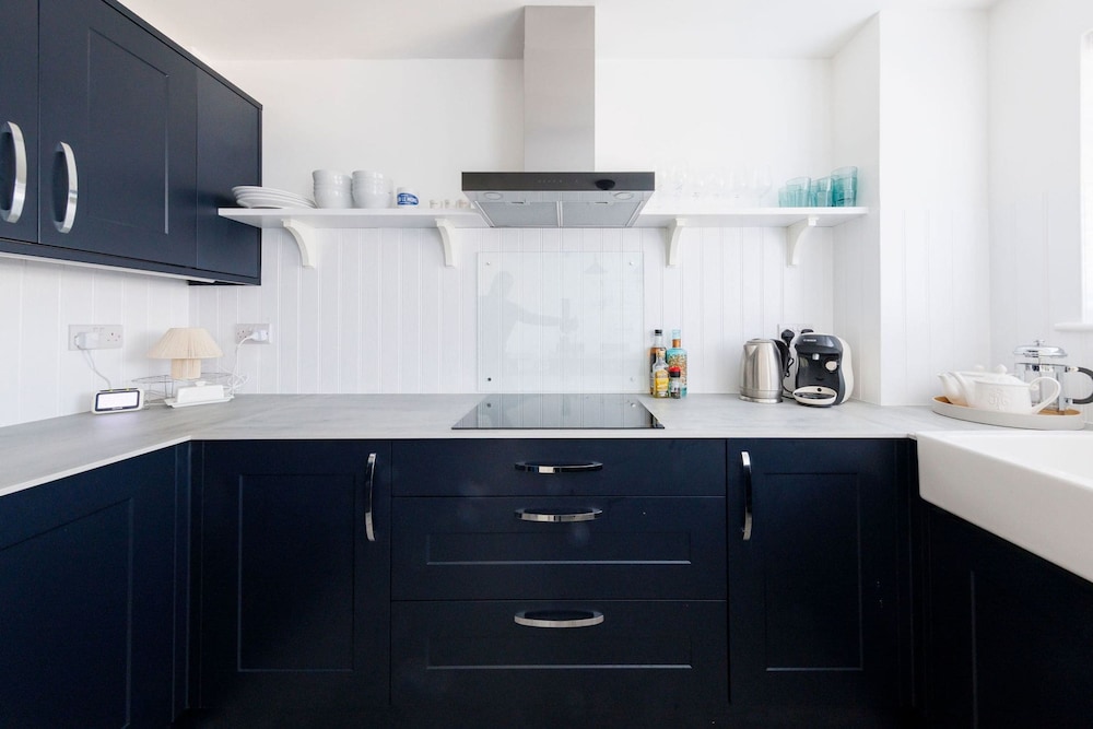 Beautifully Refurbished 4-bed Beachside Retreat
