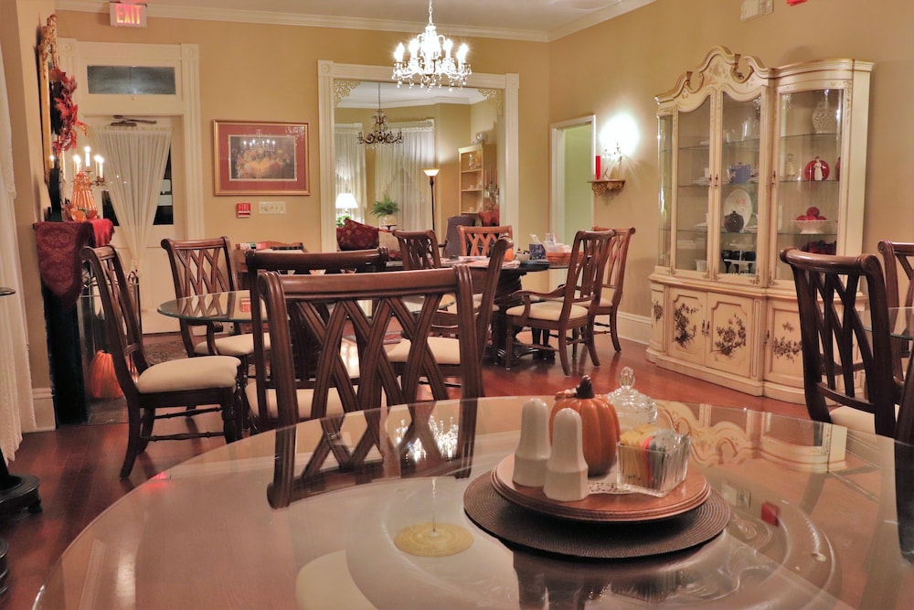 The Lincoln Short North B&B