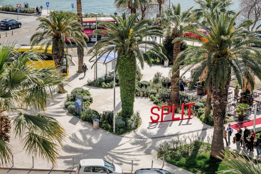 Porta Stella 2-Bedroom Luxury Apartment