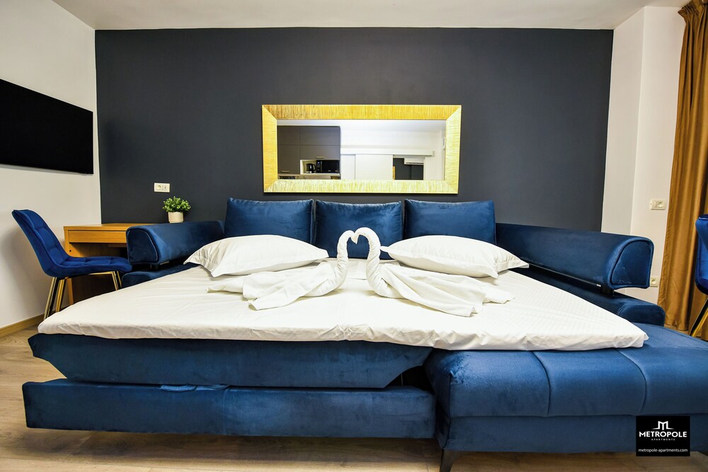Metropole Apartments Central City