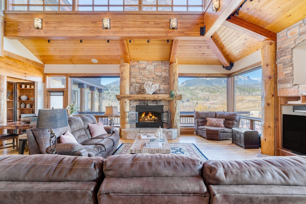Summit County Vacations - Topaz Estate by Avantstay Luxe Home, Pool View - Property Image 20