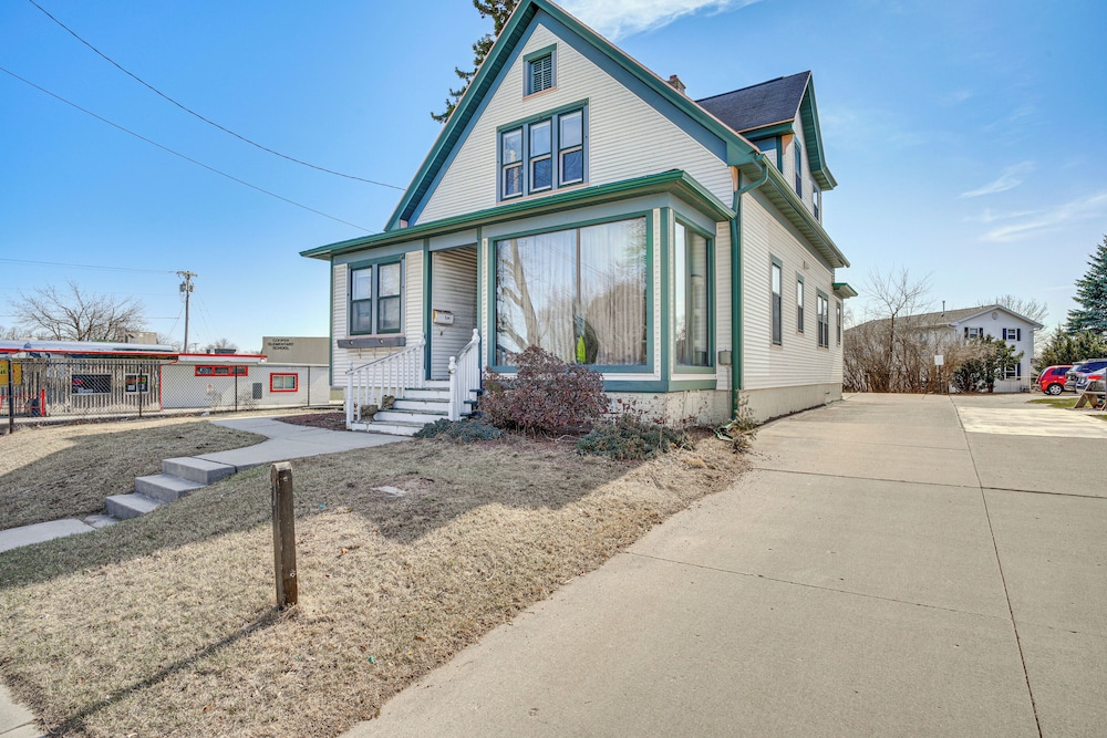 2 Mi to Dtwn: Studio Suite in Sheboygan