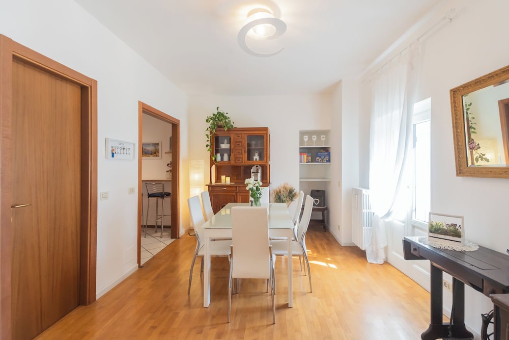 Linda Apartments by Rent all Como