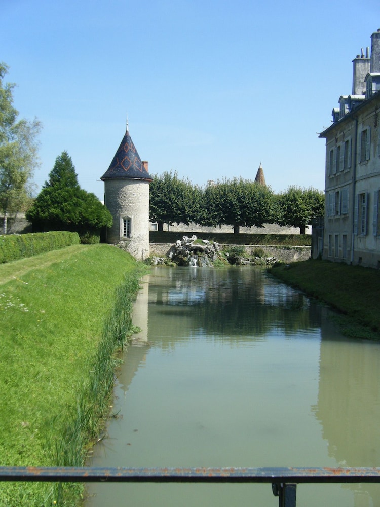 Château De Serrigny
