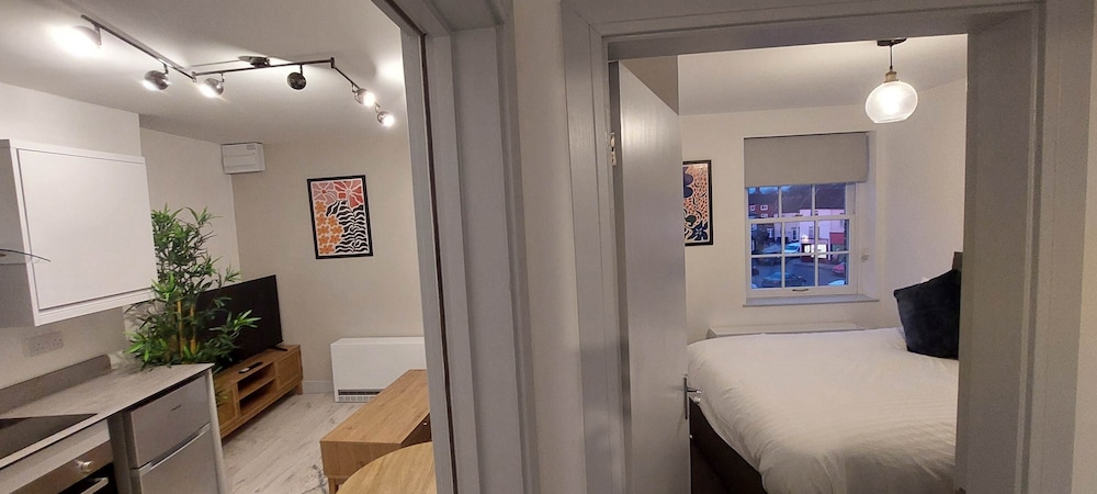 1 Bdr Modern Living in The Old Bank Hse