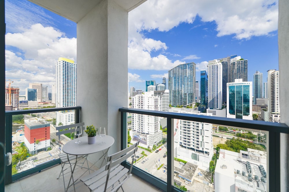 Top Location Stunning Condo in Brickell