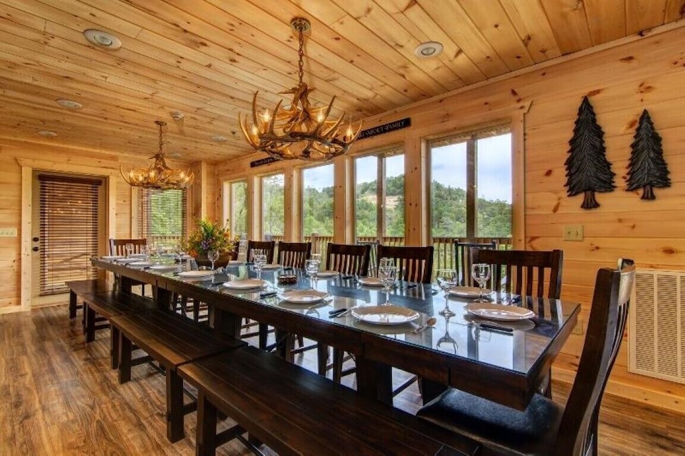 Rocky Top Lodge - 9 Bedrooms, 8 Baths, Sleeps 40 Home by Redawning