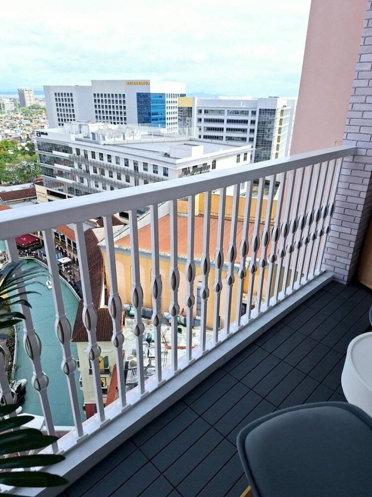 Luxury Coastal, Grand Canal View