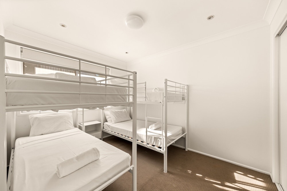 2-bed Beach Escape With Courtyard