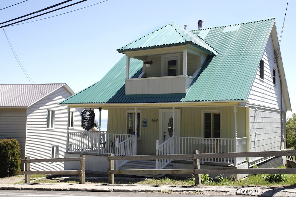 Hotel À La Chaumière De La Côte - Image 1