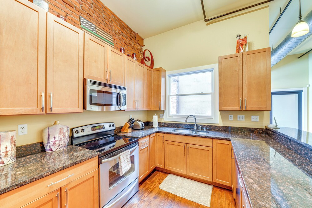Downtown Louisville Escape: Perfect for Events!