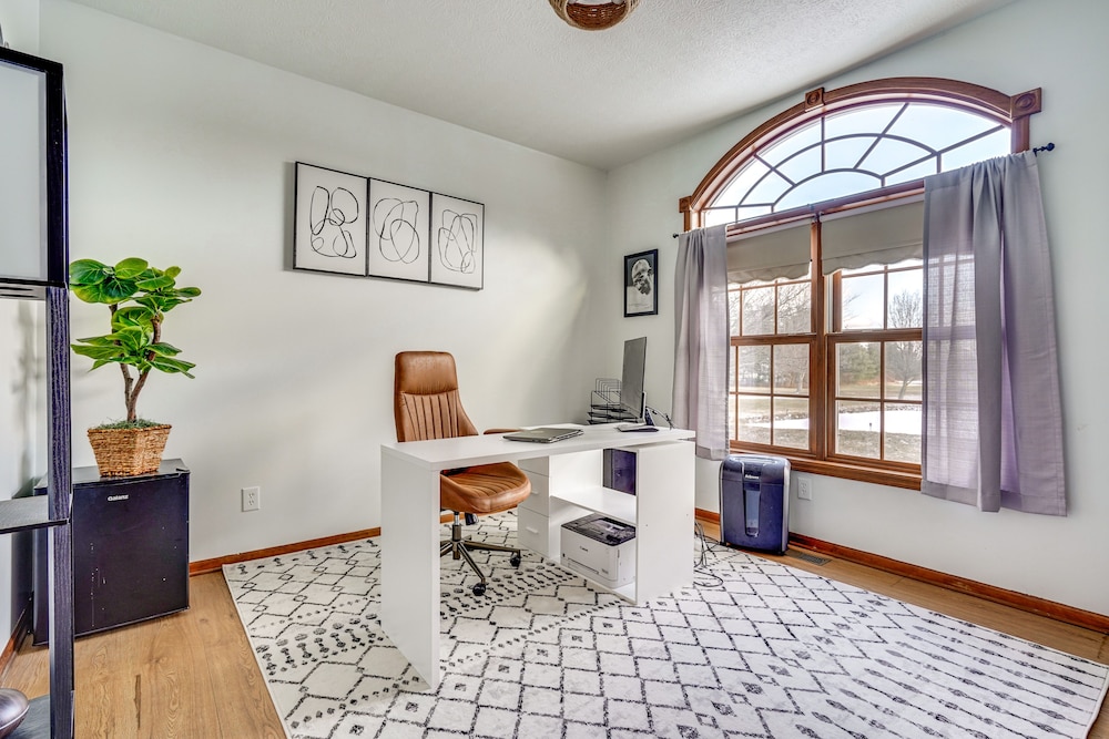 Elegant Pataskala Home w/ Hot Tub & Fire Pit! view 4