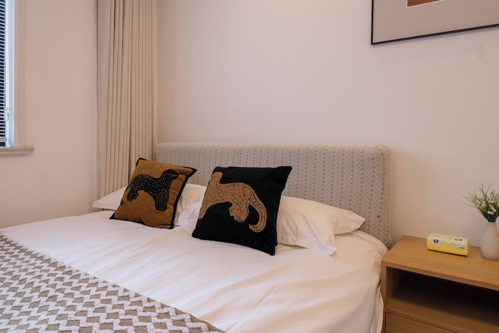Book and Bed-People's Square