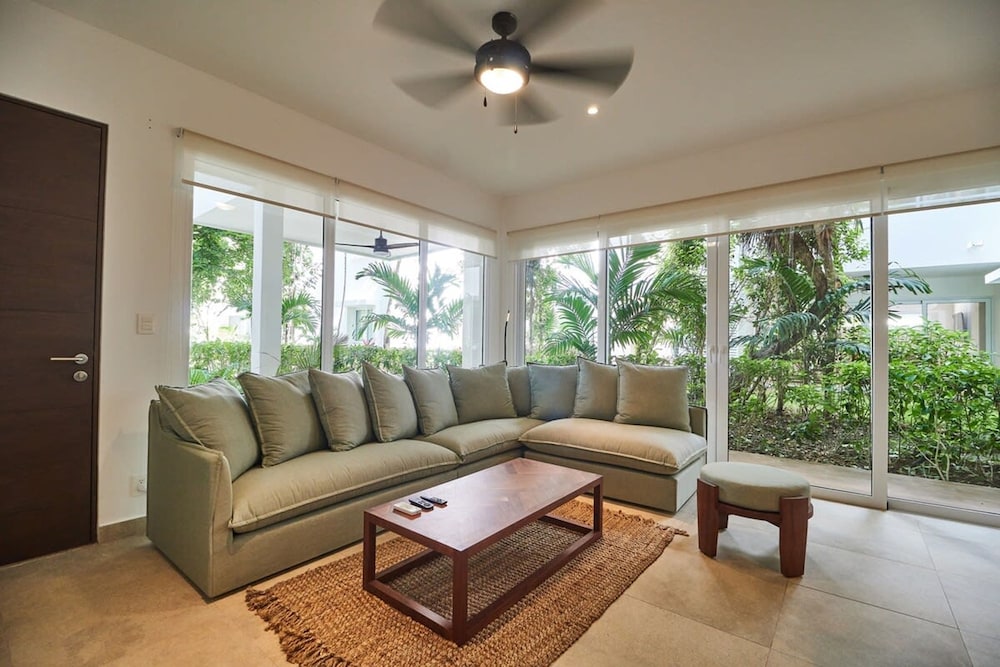 Amazing Apartment With Pools Gym BBQ Yoga Deck