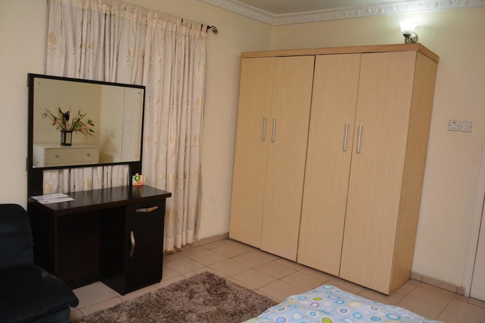 Flat A and B by Aishar Court view 3