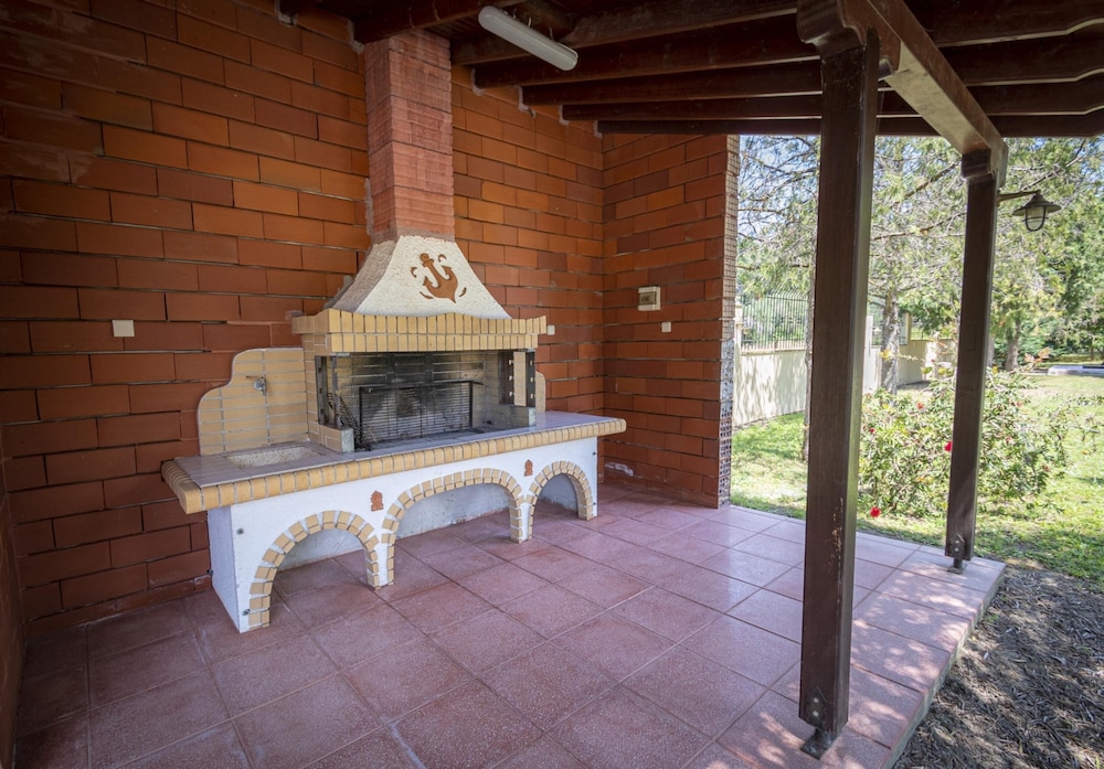 Linden House Right by Rentals Pro view 5