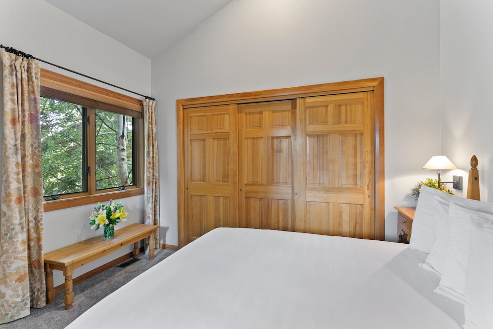 Queen Esther Drive Home at Deer Valley Resort - 4 Bedroom Home with Hot Tub #2436 4 Condo