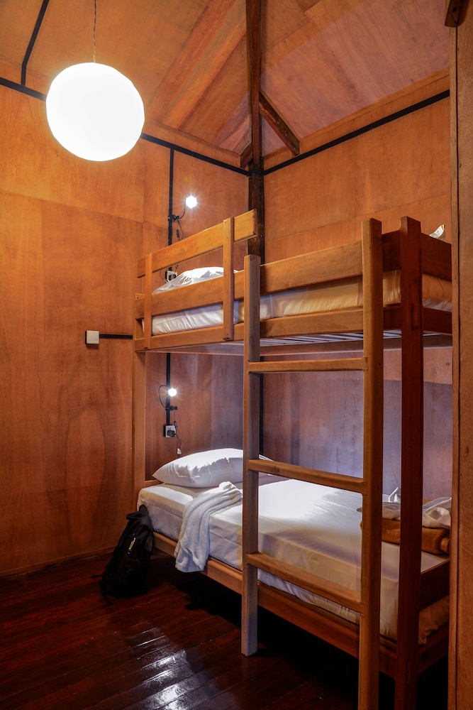 Hardwood Lodge - Hostel
