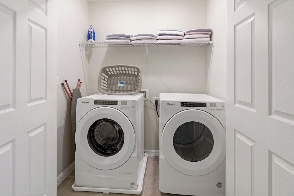 Orlando Adventure Awaits 4BR Townhouse