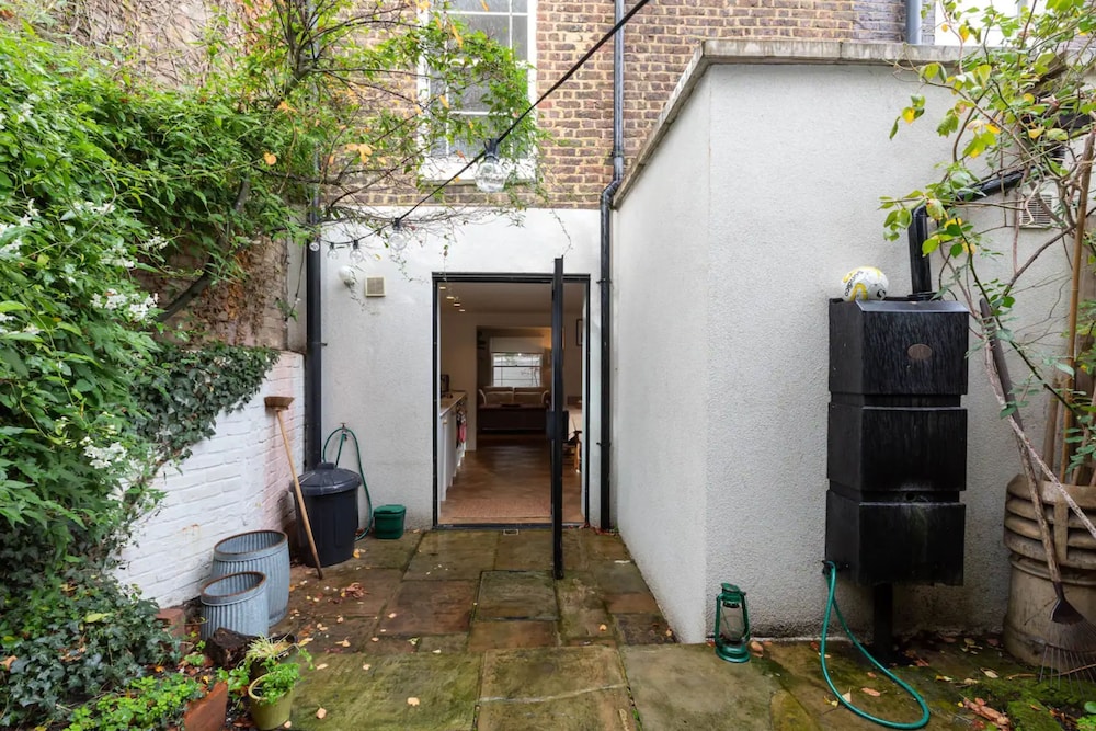 Beautiful 2 Bedroom Townhouse With Garden in Kentish Town