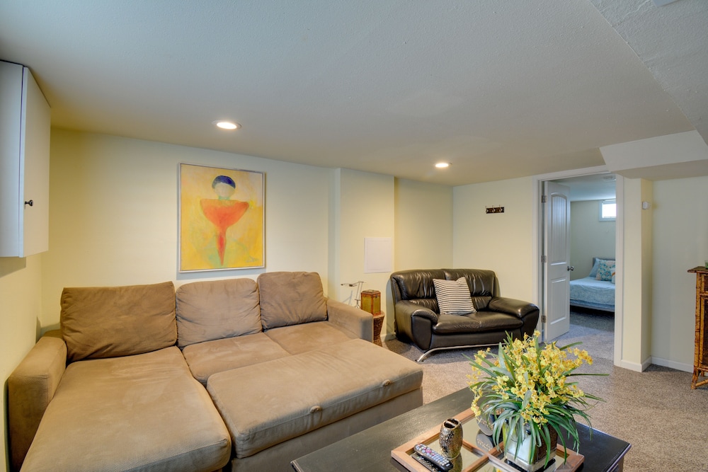 Cozy Tacoma Home: Close to Beaches & Boating! view 3
