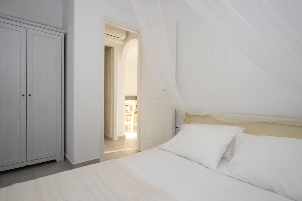 Cleopatra Seaside Homes Paros