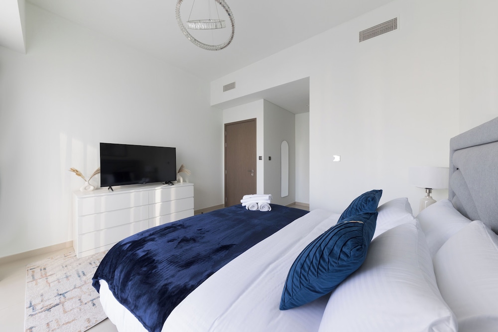 Spacious Elegant 3BR Urban Retreat