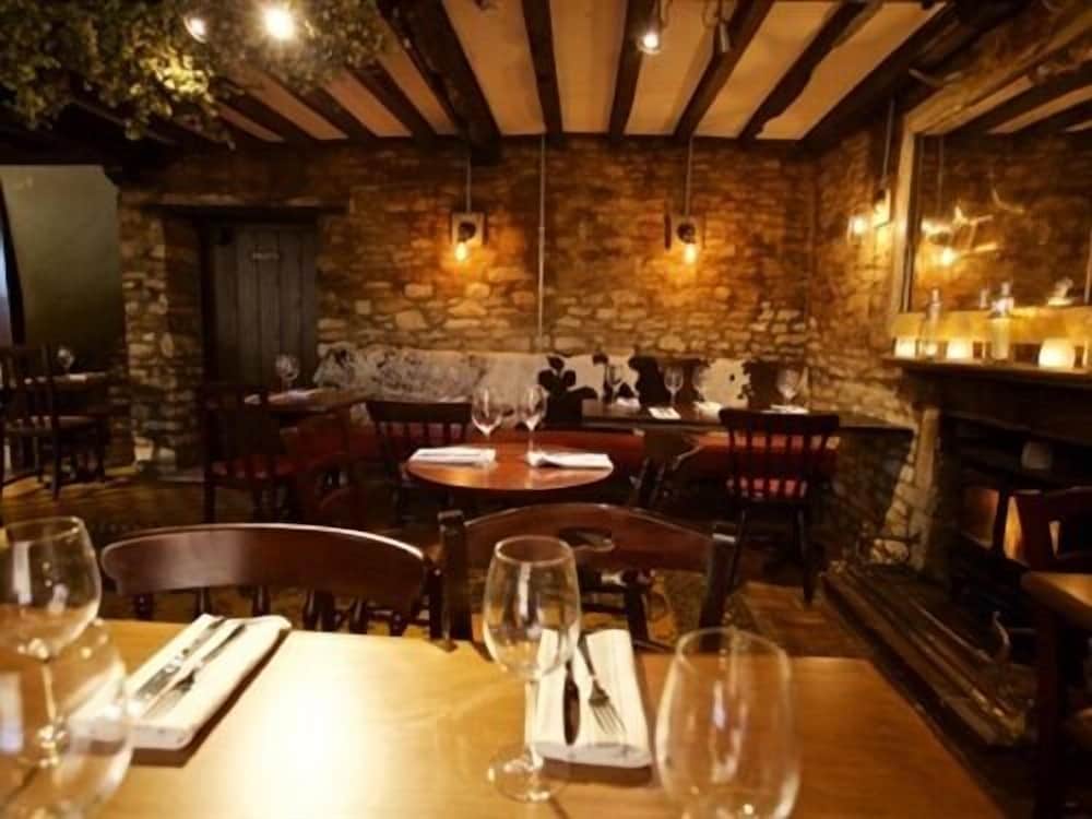 Woodstock Arms
