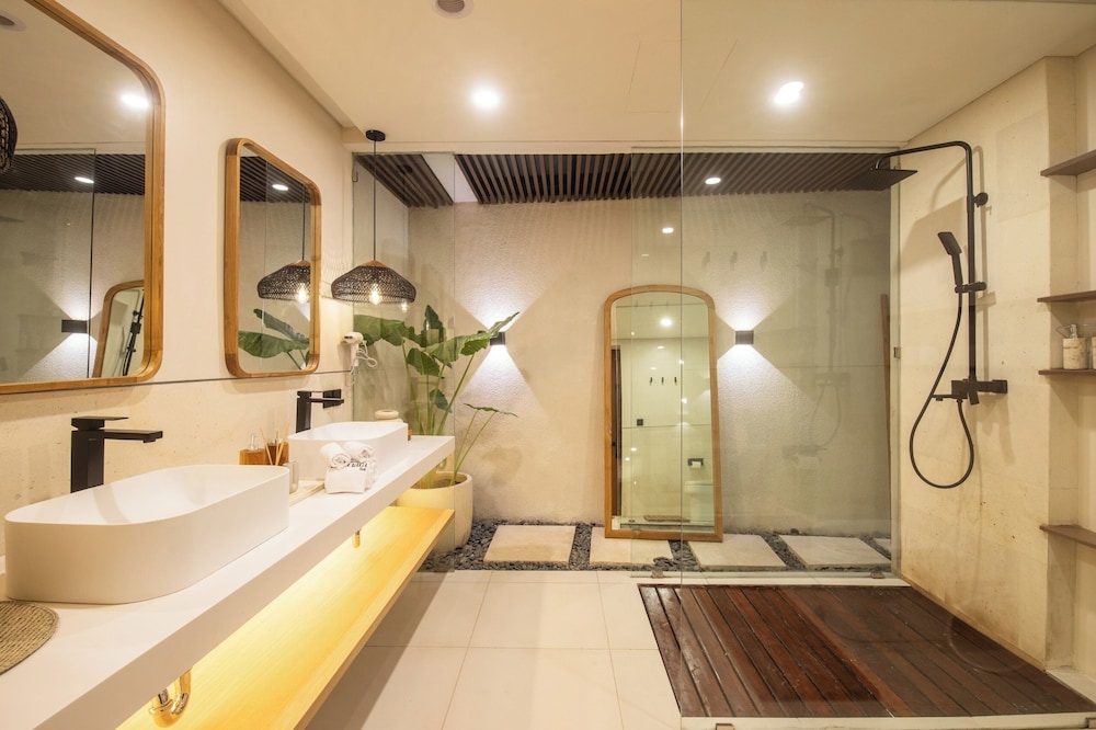 Elegant 3BR Escape Canggu AC 5min Shore