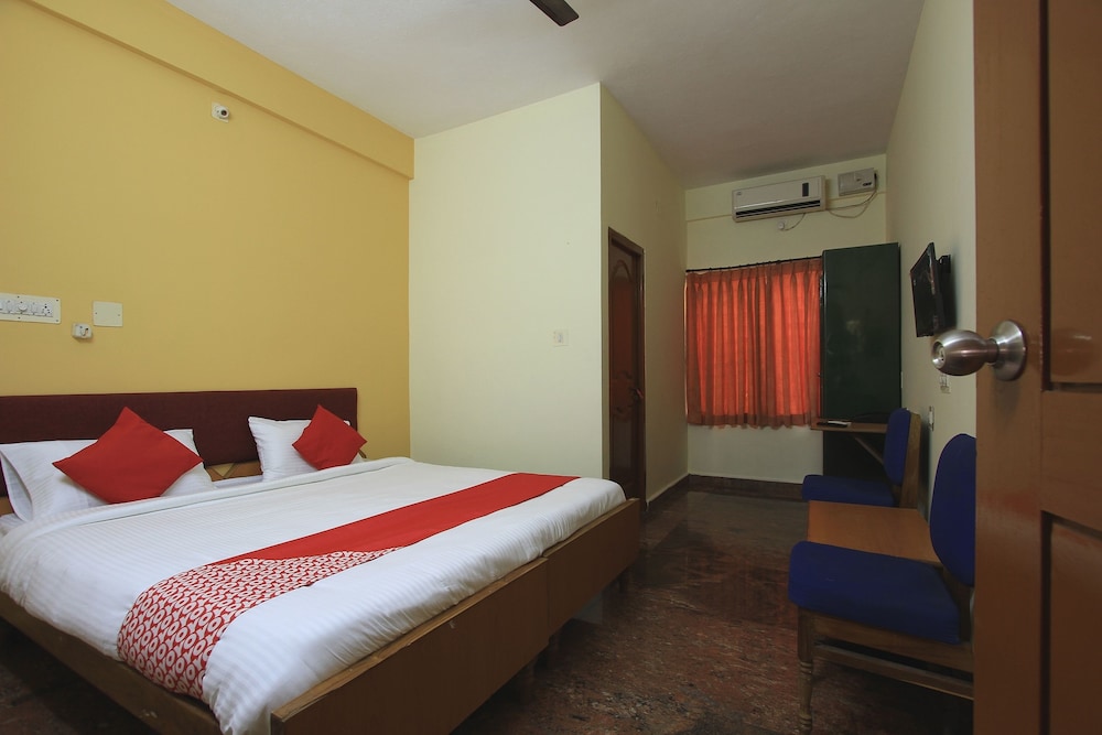 OYO 29159 Varsha Boarding And Lodging view 3
