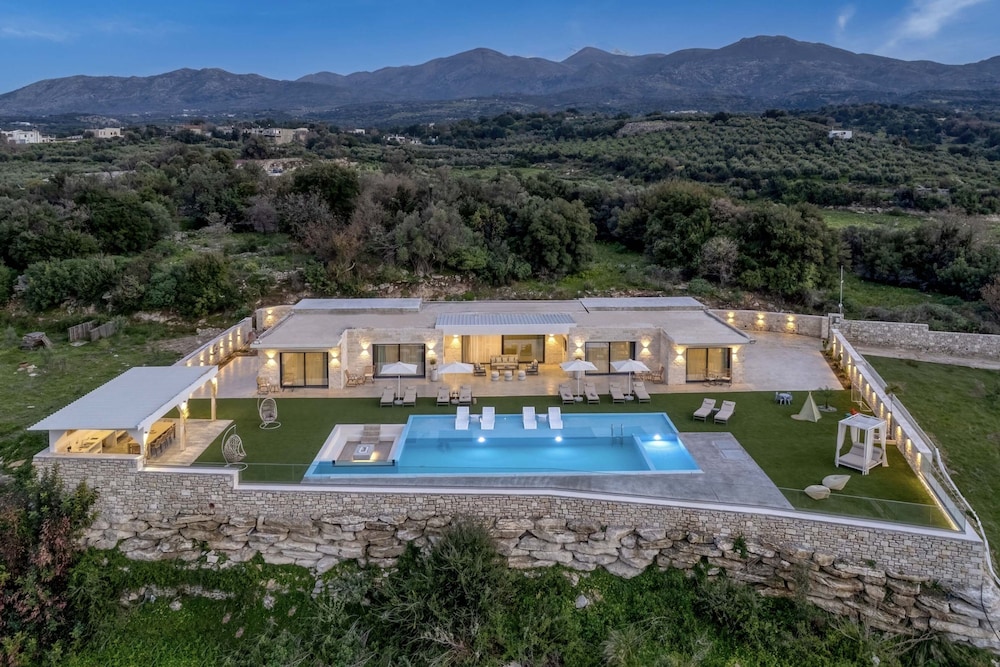 Elira Luxury Villa - With Private Pool