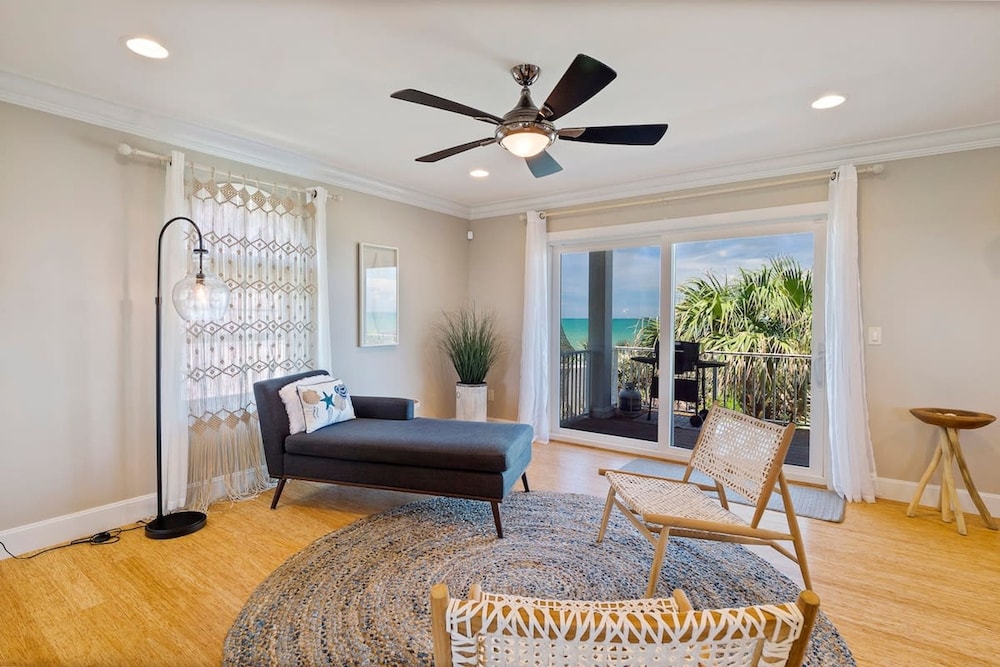 Beach House Mansion- Private Beach Walk Over