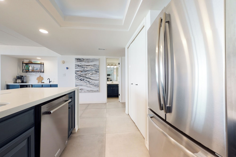 Corner 3BR w/ Wraparound Balcony & Gulf Views