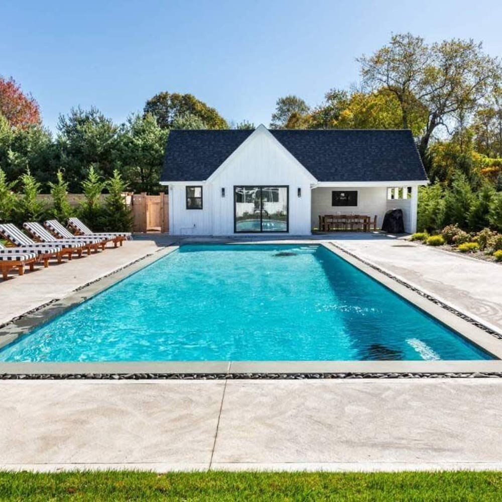 Sandpoint by Rove Travel Modern 5BR w Pool view 3