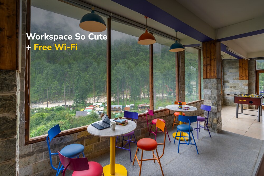 goSTOPS PLUS Kasol Manikaran Road, Bar and Hostel