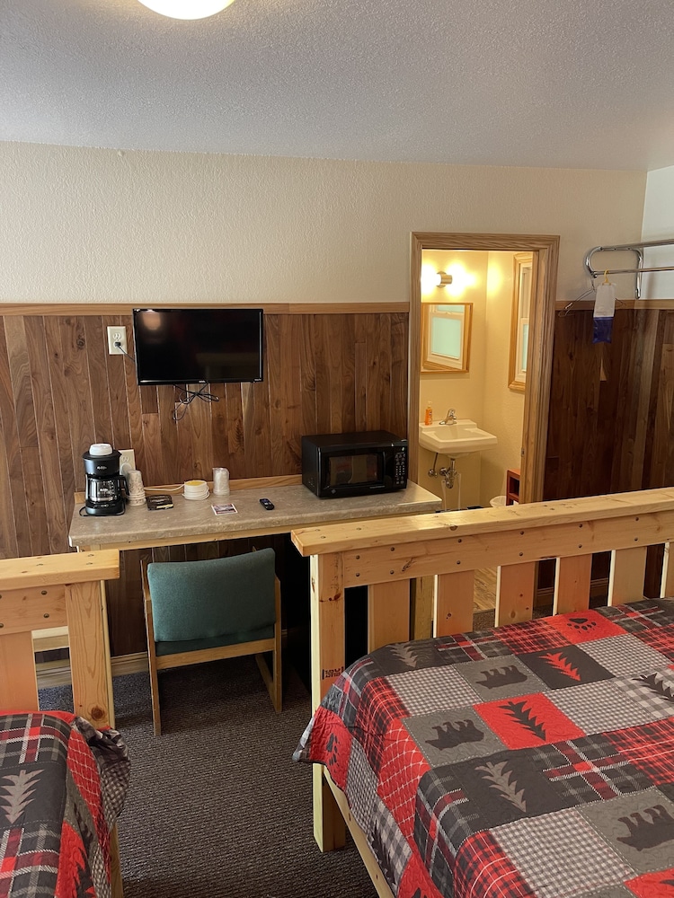 Sportsmen Motel view 3