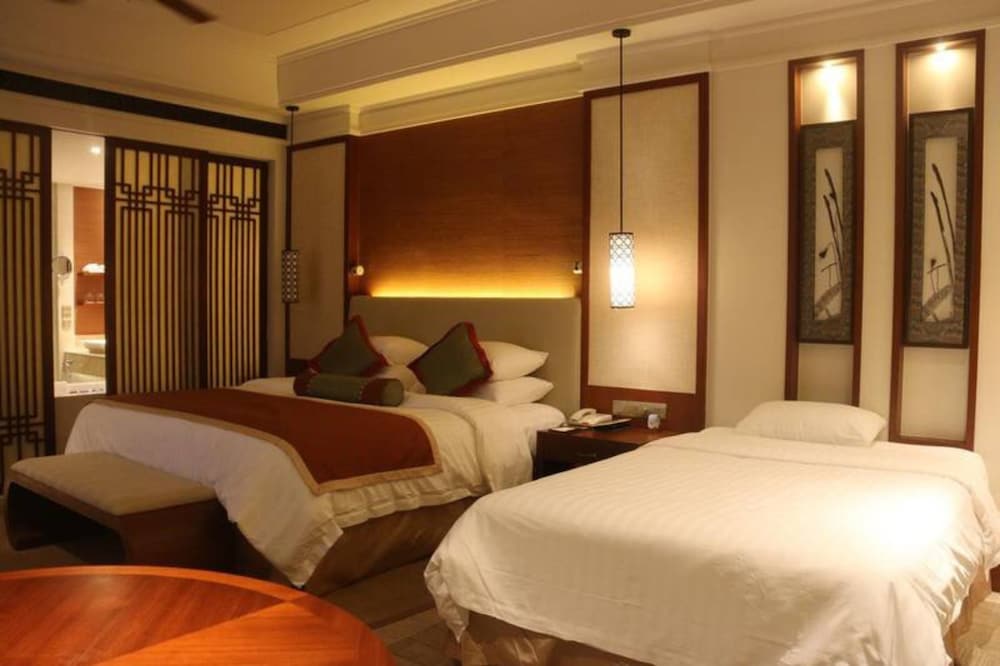 Hainan Qizi Bay New Century Resort