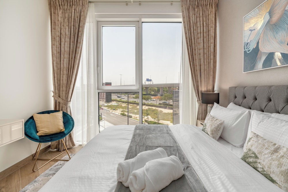 Whitesage - Super Spacious Apt with Dubai Garden Glow Views