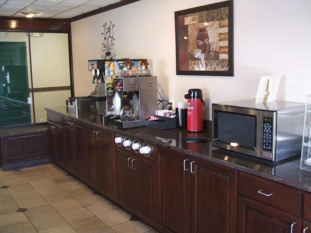 A Victory Hotel - Southfield - Property Image 4