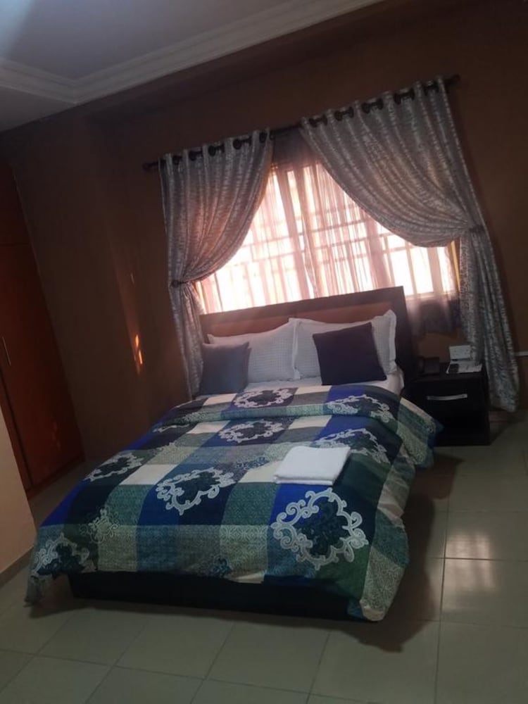 Joanne's Court view 3